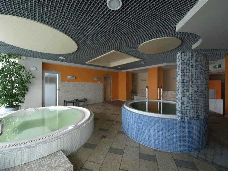 Riga Islande Hotel With Free Parking Exterior photo