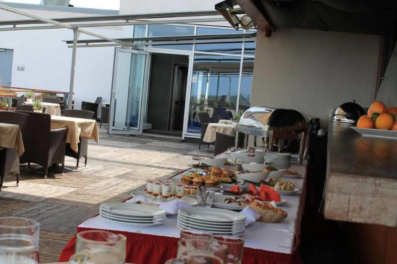 Riga Islande Hotel With Free Parking Exterior photo